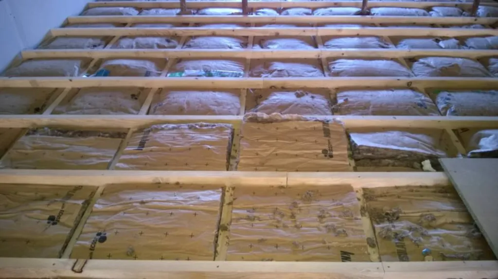 Création de sol pour recevoir un parquet collé à St Tropez en 2014