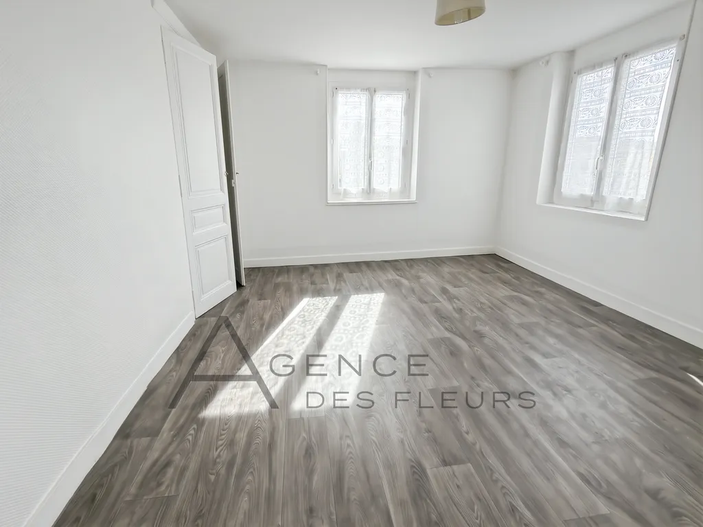 À vendre maison bourgeoise de 1900 à rénover de 172m² sur un terrain de 329m² sur la commune d'ELBEUF 76500