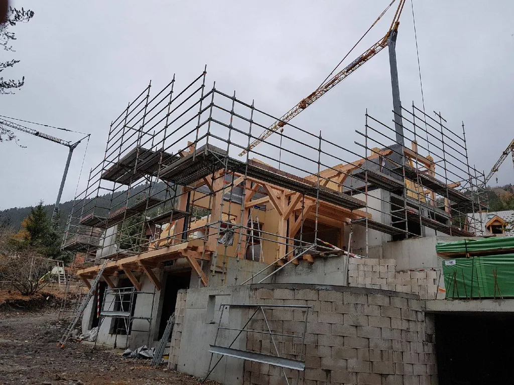 Location et installation d' échafaudages pour charpentiers couvreurs dans le dévoluy dans les hautes Alpes