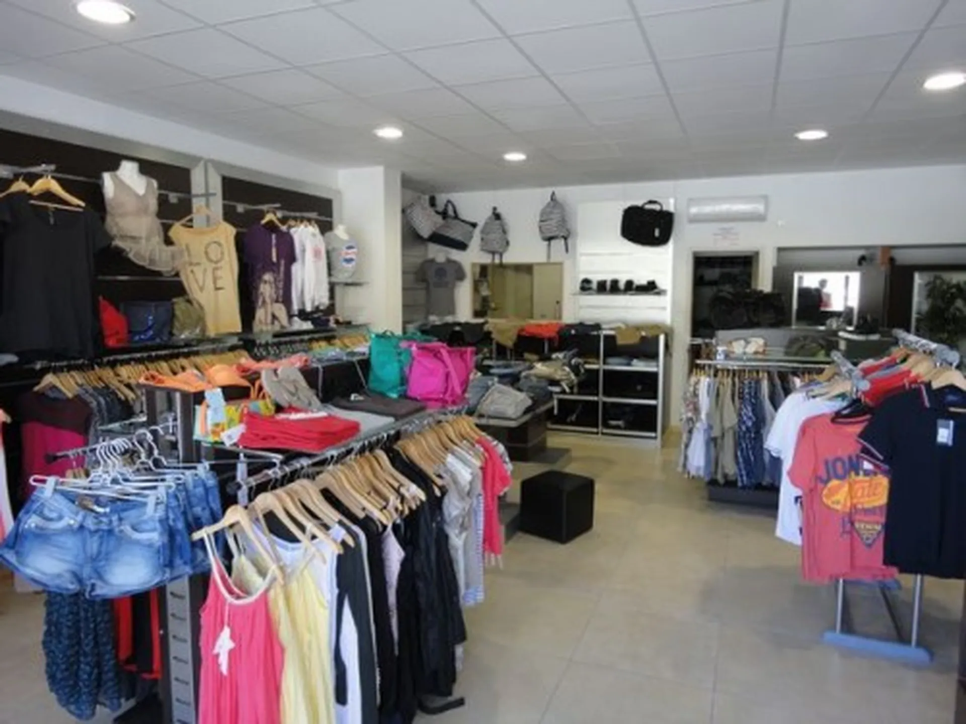 A VENDRE CARNOUX FONDS DE COMMERCE