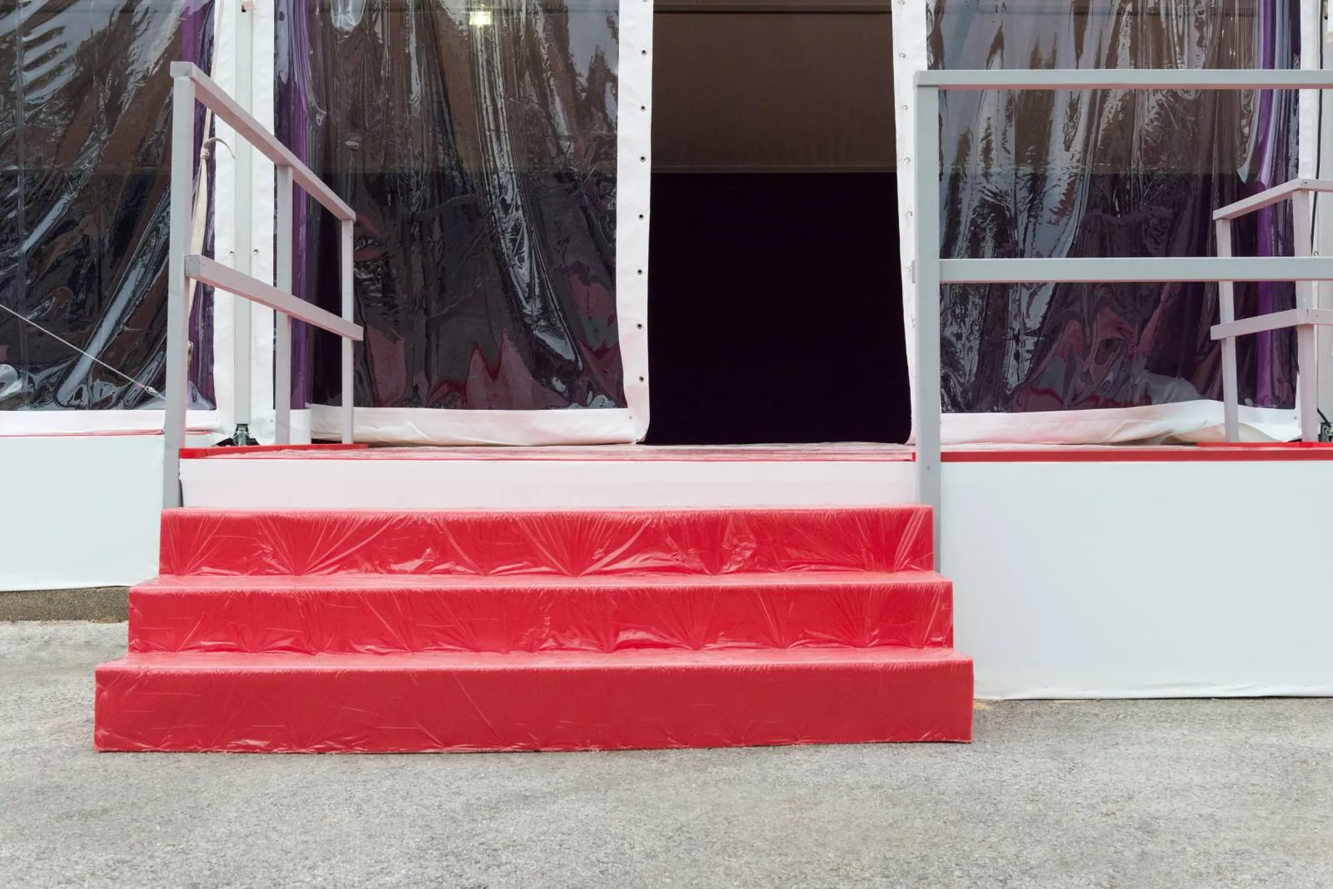 Rampes, escaliers sur mesure et habillage de plots