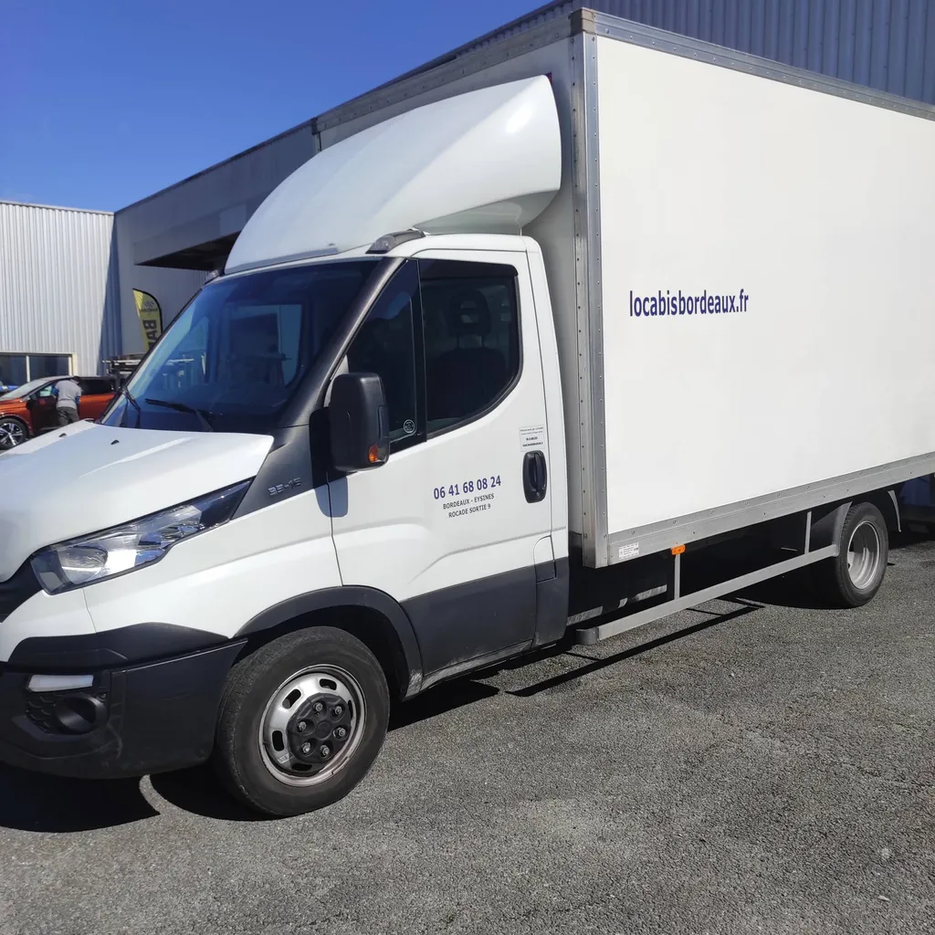 Iveco 20m3 caisse demenageur  avec Hayon total  à Bordeaux