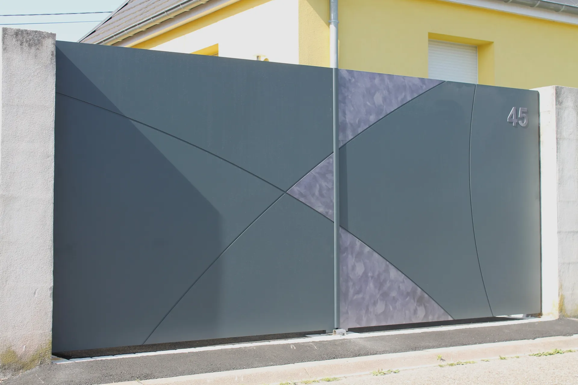 SB CONCEPT à Danjoutin Gamme GRAVITY Portail en aluminium motorisé battant ,coulissant ou autoporté  ,coloris au choix