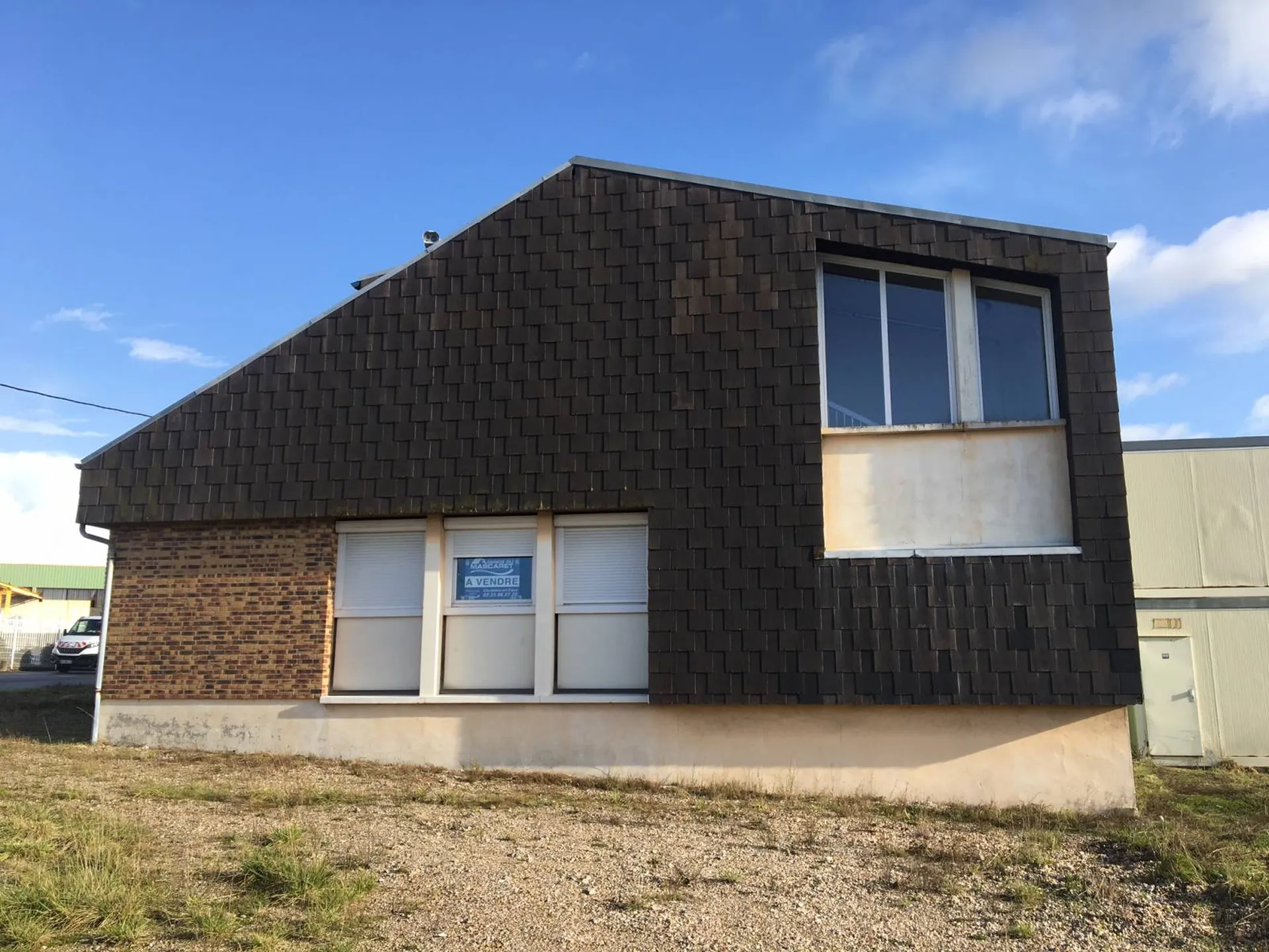 A vendre : Ensemble de 2 locaux industriels à Notre Dame de Gravenchon