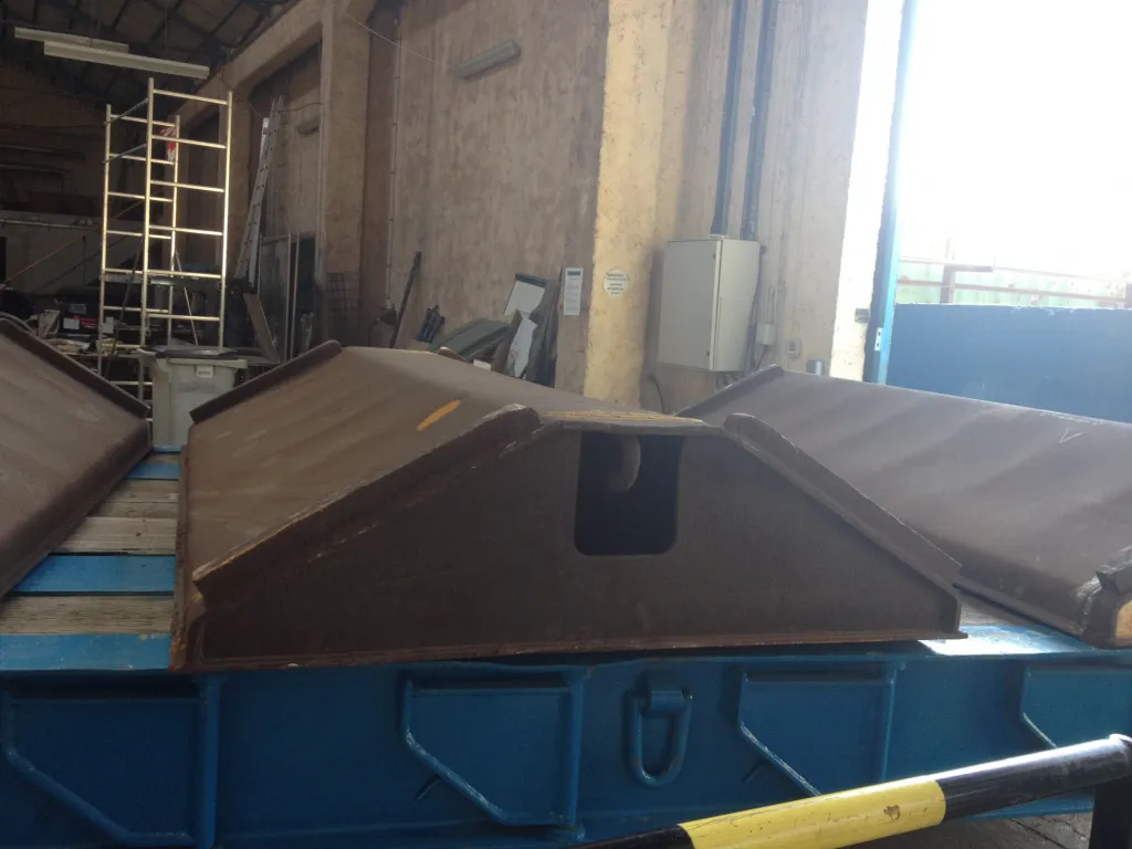 AGENCEMENT REMORQUE POUR TRANSPORT PIECES METALLIQUES MARTIGUES 13