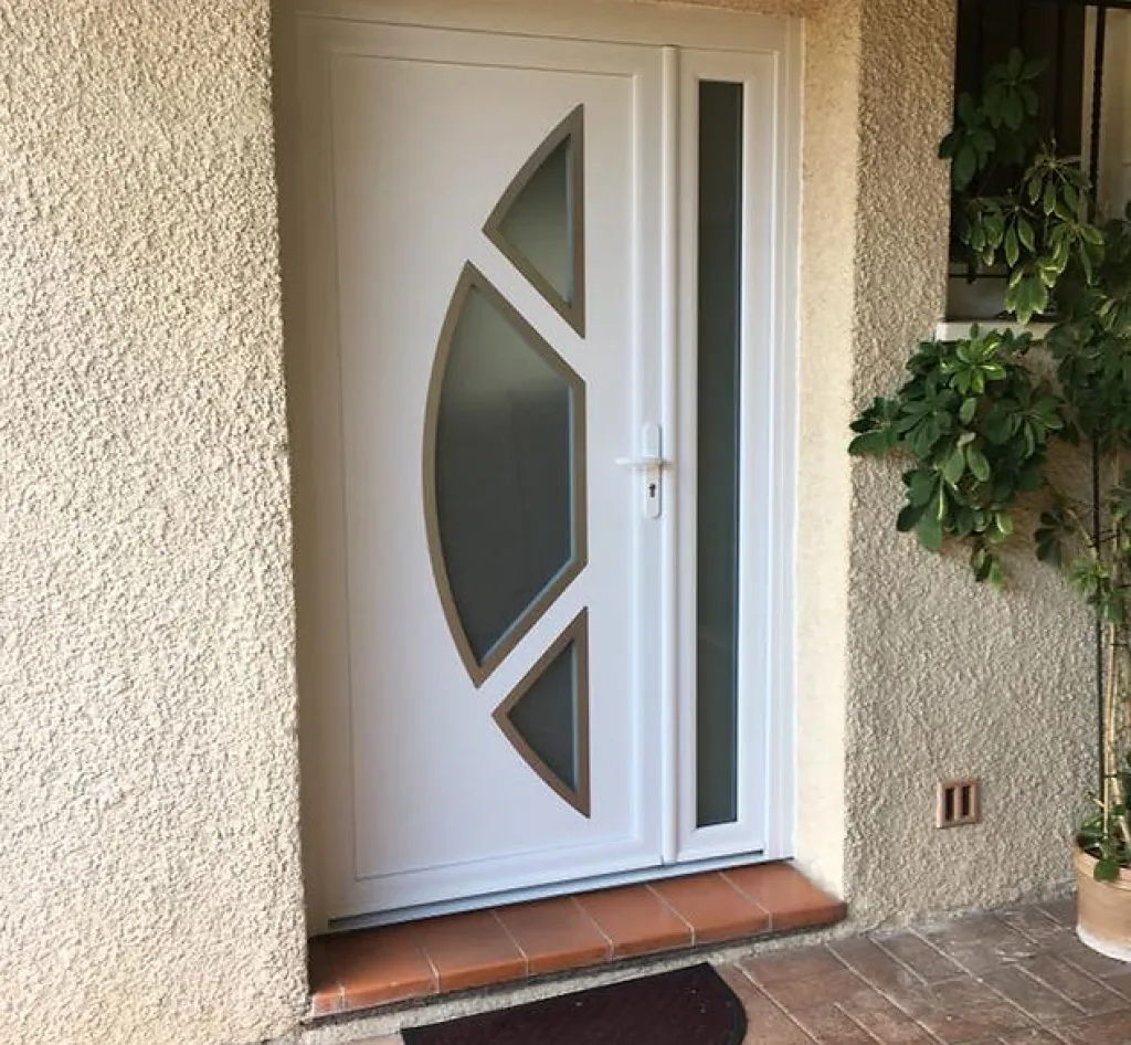 Notre zone d'activité pour ce serviceMenuiserie porte de garage sectionnelle 2500 x 2000 mm panneaux 40 mm avec portillon intégré sans seuil