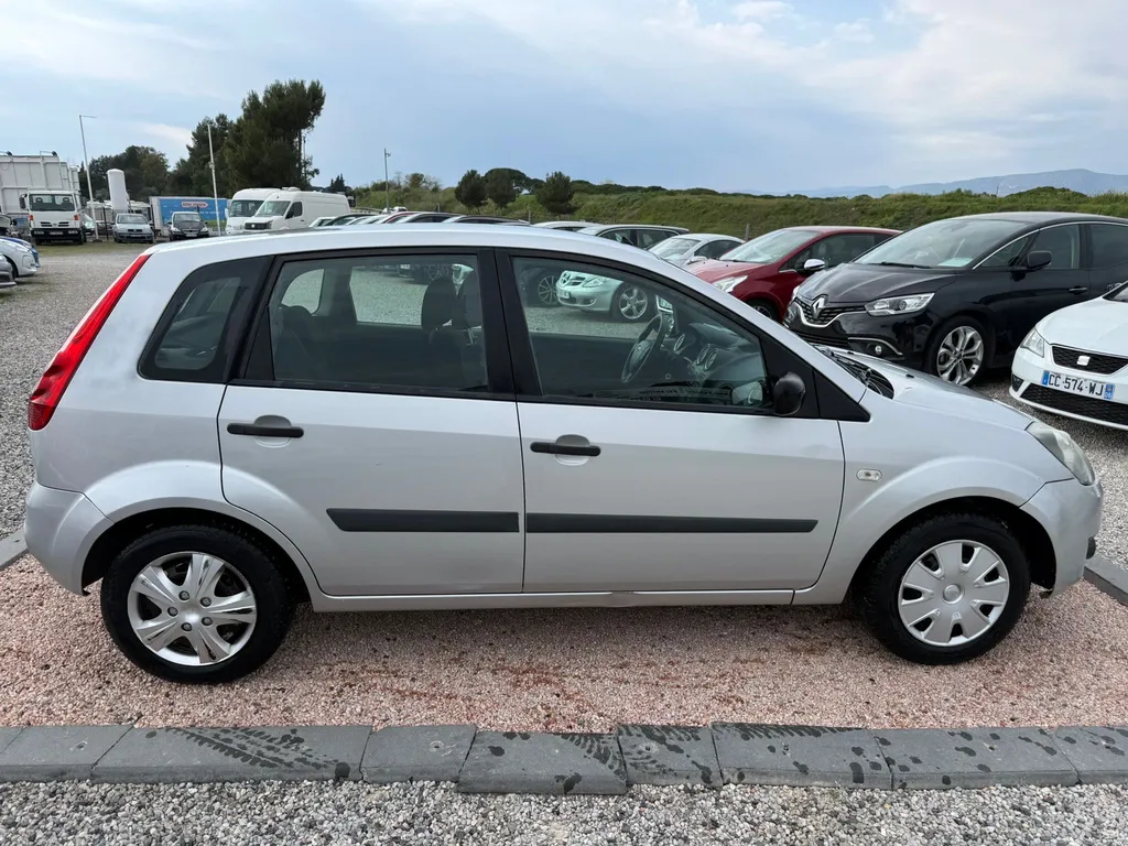 FORD FIESTA 1.4 TDCI 70CV 1er main 
5 PORTES 