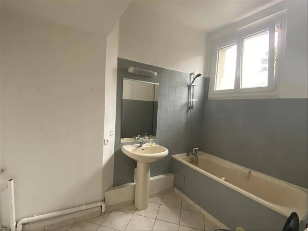 Situé au 16 rue Saint André à Rouen