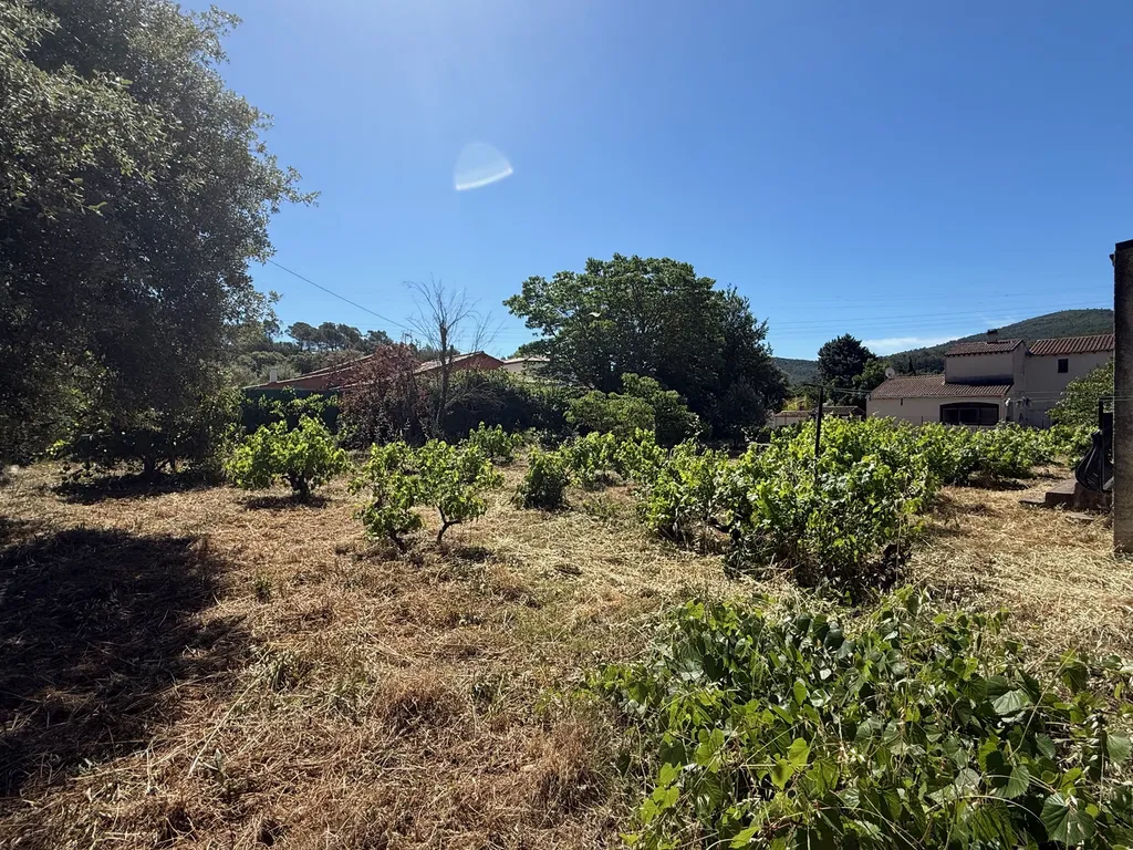 Terrain plat Sainte Anastasie sur Issole