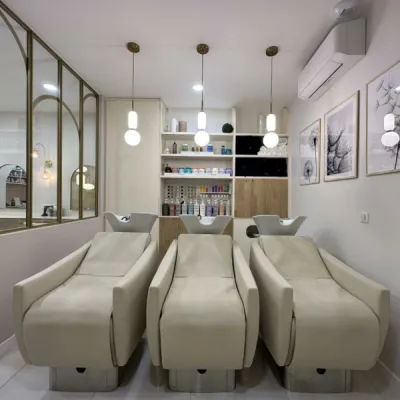 Salon fonctionnel et inspirant, conçu pour Emilie Hermouet, par l’Atelier D. architecte d’intérieur à Bordeaux.