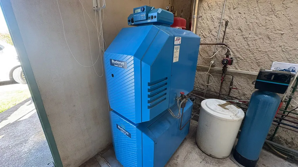 Chaudière fioul Buderus G 115 BE flamme bleue installée à Rochefort du Gard, suivie en contrat d’entretien fioul par CGF Avignon