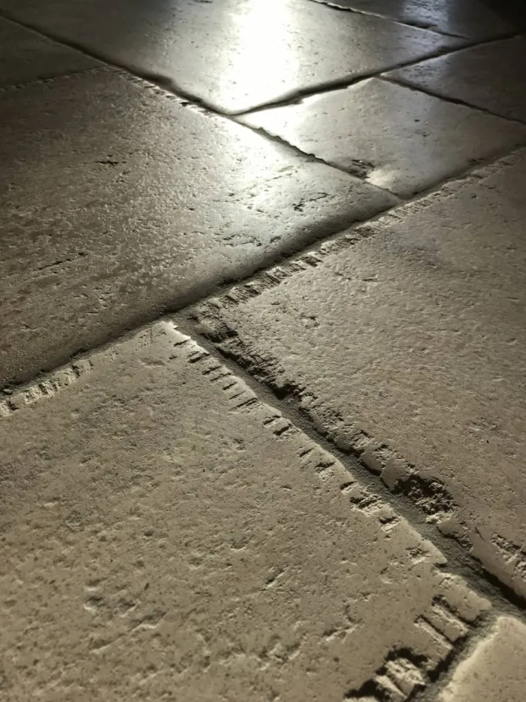 Pierre naturelle de France au 36 rue de Bourgogne à Paris pour carrelage pierre naturelle en extérieur et intérieur.