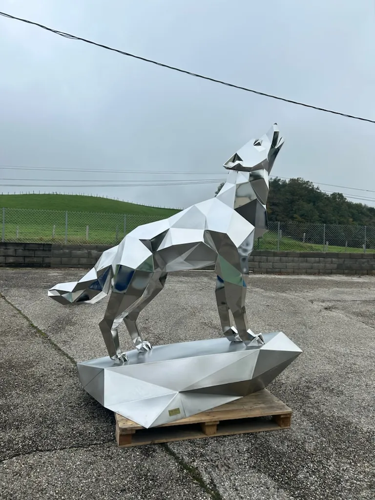 Polissage électrolytique d'un élément décoratif  inox à LYON pour le secteur du bâtiment