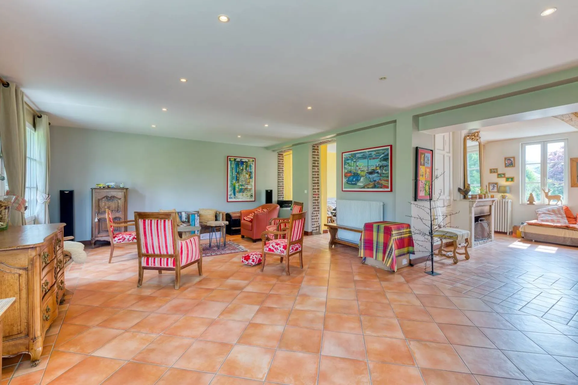 Vends : Cuisine aménagée alliant élégance et fonctionnalité, idéale pour des moments de convivialité.