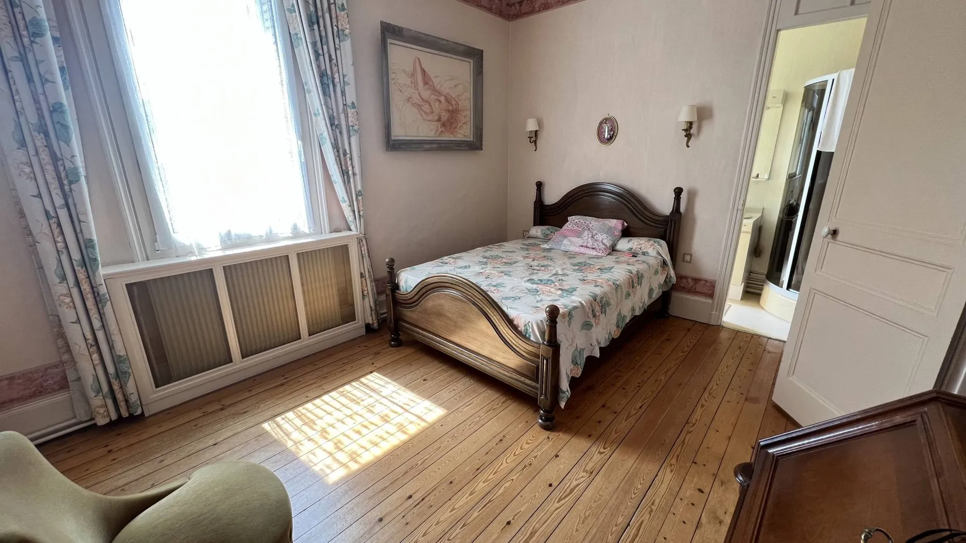 Maison de ville 176m² en briques avec 8 chambres, grenier aménageable et sous-sol, offrant un fort potentiel de transformation en immeuble de 6 lots à Eu 76260.