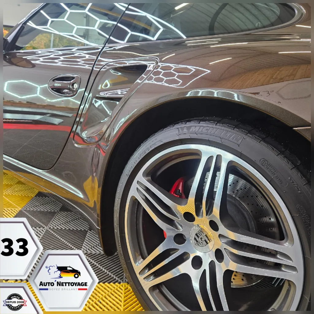 ​Sublime rénovation d'une Porsche avec lustrage complet et protection céramique longue durée dans notre centre Auto'Nettoyage à Marcheprime