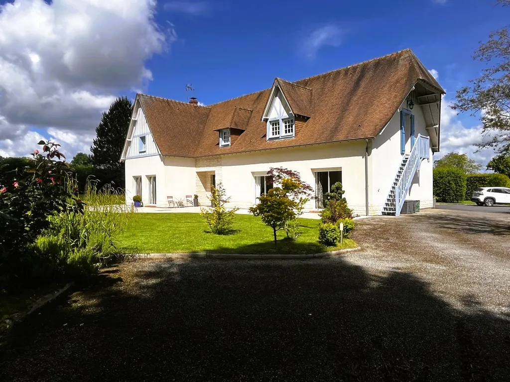 En vente Belle propriété contemporaine aux beaux volumes à 5 min de Cormeilles (27260) edifiée sur plus de 1 hectares de terrain