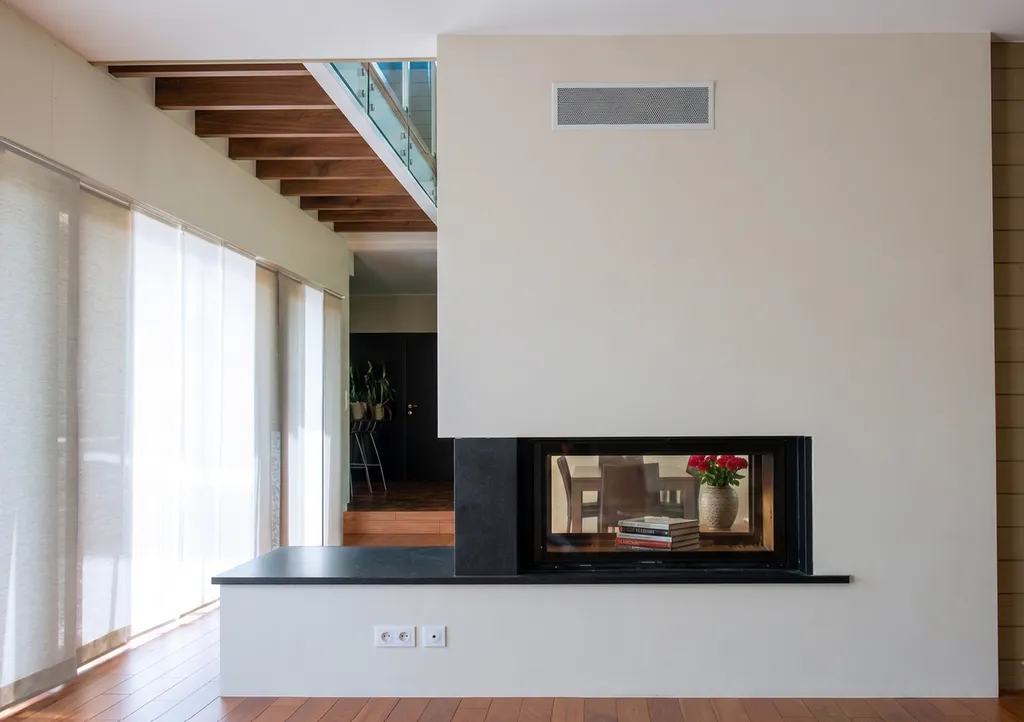 Installation d'une cheminée contemporaine insert double face sur Fargues Saint Hilaire