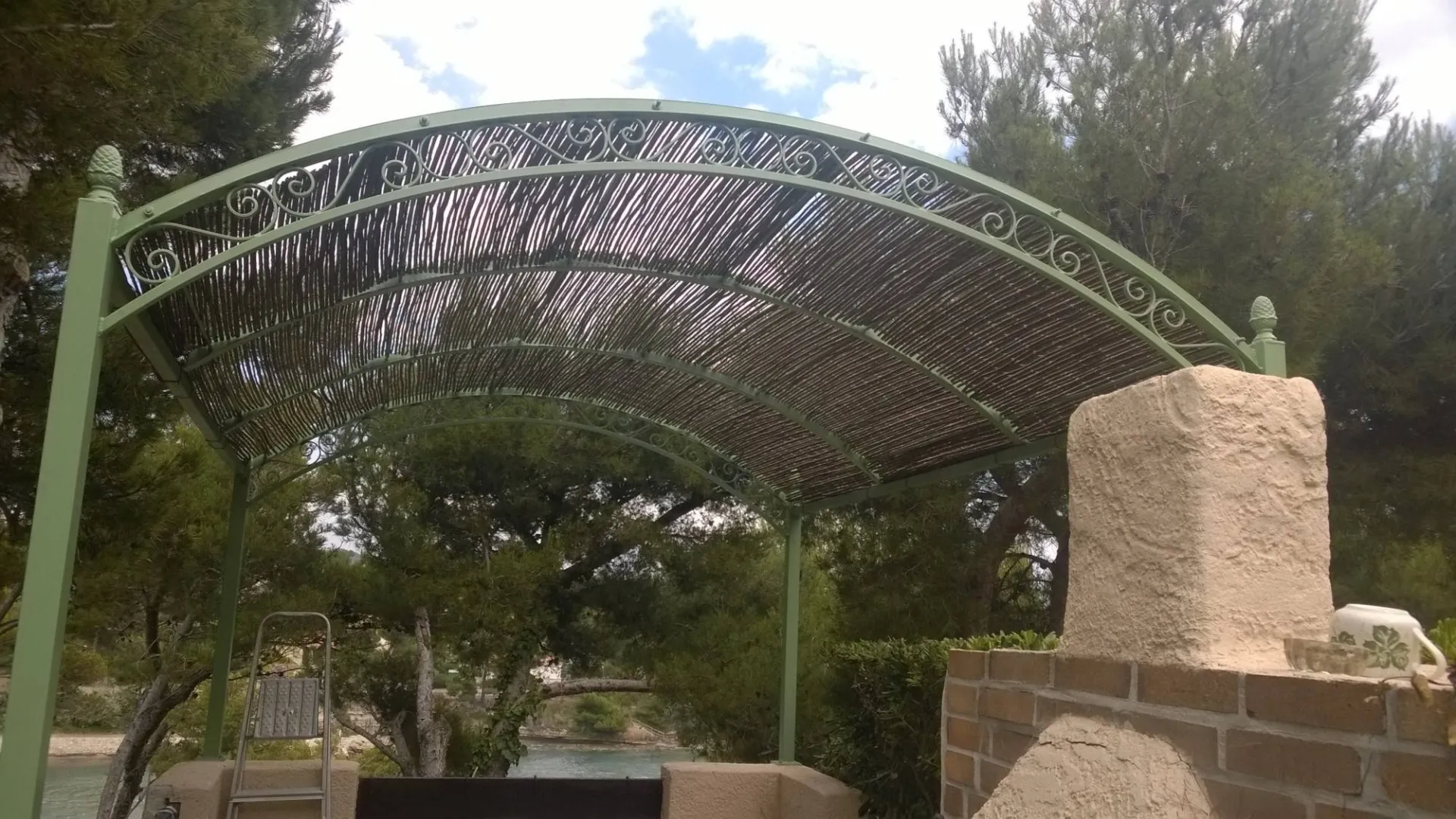 FABRICATION ET POSE PERGOLA SUR MESURE MARTIGUES