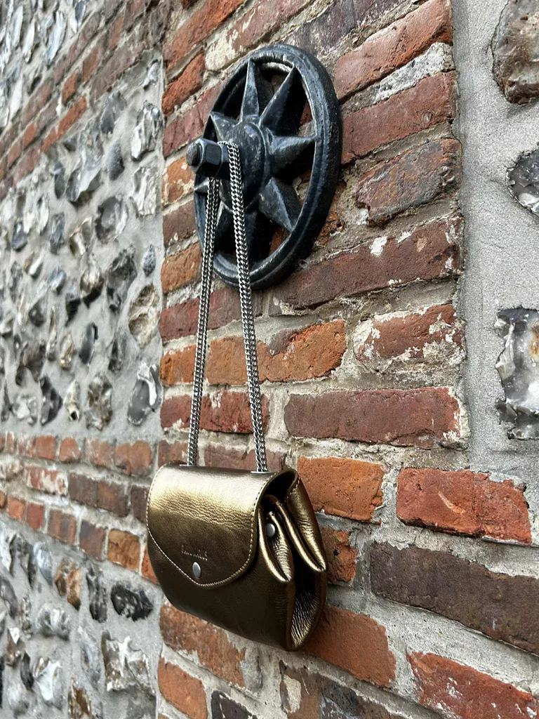 Le Gustave Pochette Bronze, sac pochette Paul Marius disponible chez Evasion Eu