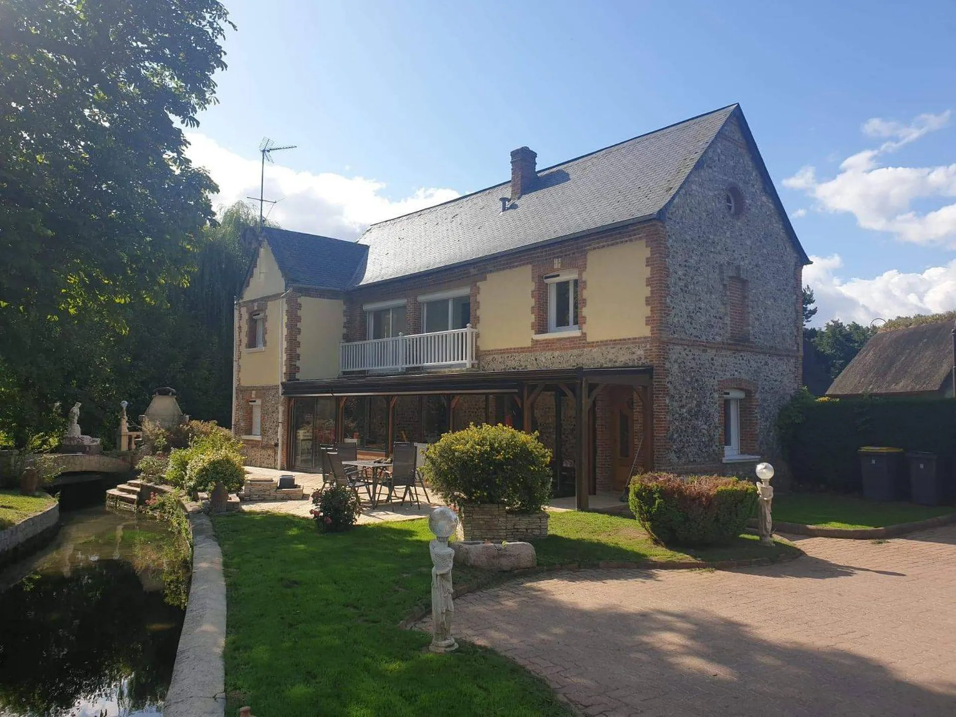 Vends maison entièrement rénovée bordé par L'Eaulne