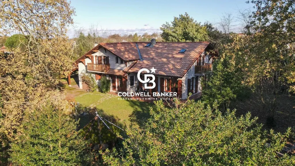 Maison à vendre à Le Haillan – parc arboré, vaste séjour cathédrale et 4 chambres