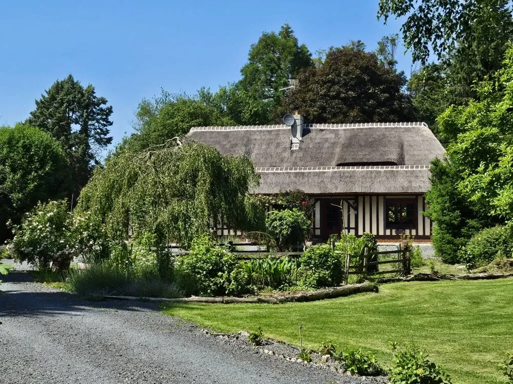 A VENDRE - Ravissante Chaumière, 210 m² Habitable, 5 chambres, jacuzzi et parc d’un hectare. Un Havre de Paix proche Cormeilles (27260) et Pont l'Eveque(14130)