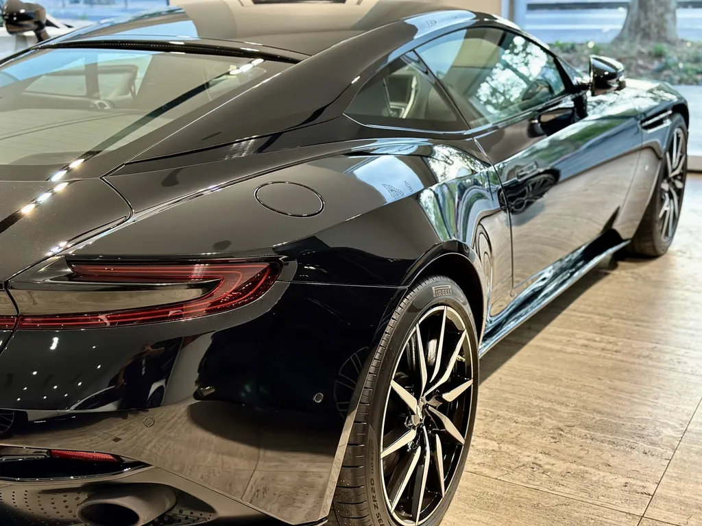 DETAILING Lyon protection traitement céramique Lyon film de protection PPF Lyon Aston Martin 