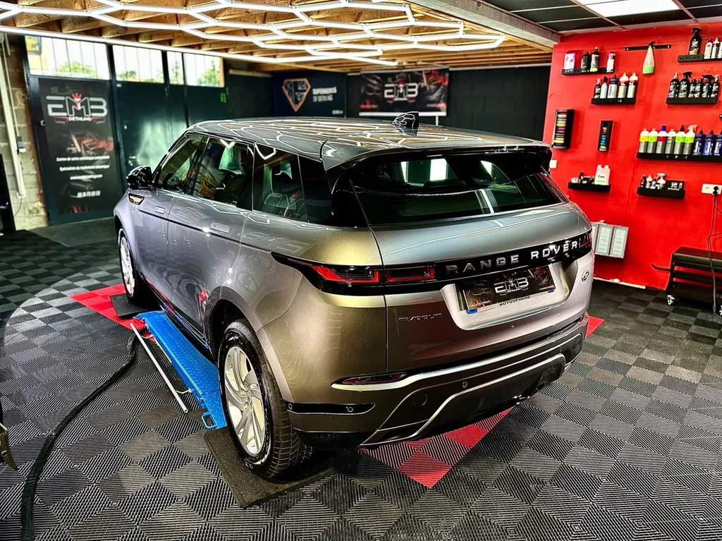 DETAILING traitement Cerzmqiue protection carrosserie automobile ouest lyonnais range Rover évoque 