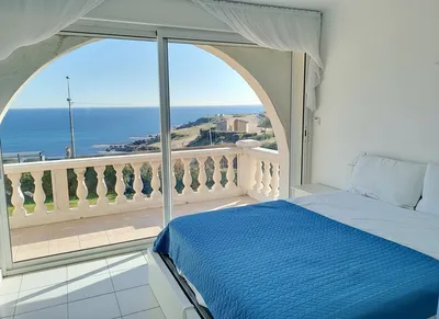 Villa vue mer et accès mer au fort potentiel avec piscine aux Issambres