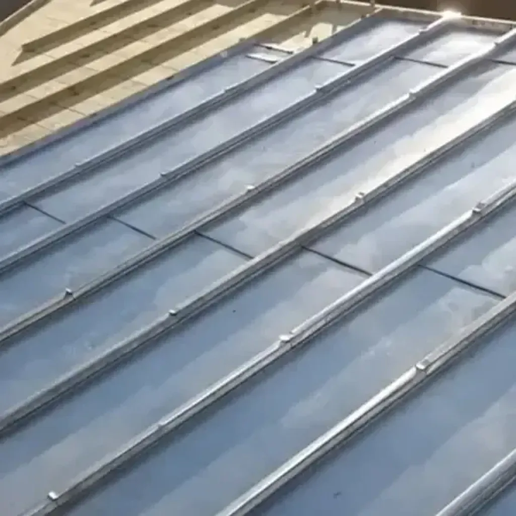 Artisan couvreur à Amiens : expert en rénovation de toiture, charpente et zinguerie dans la Somme