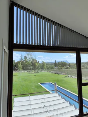 POSE DE STORES ENROULEURS et BANDES VERTICALES SOLAIRES POUR SALLE DE BAIN ET CHAMBRES PARTICULIER AIX EN PROVENCE 
