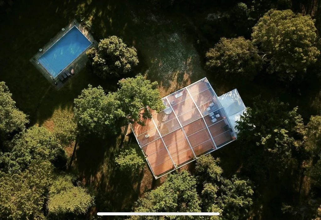 Installation d'un chapiteau cristal 15*20m et de deux pagodes 5*5 pour un mariage à proximité d'Aix-en-Provence