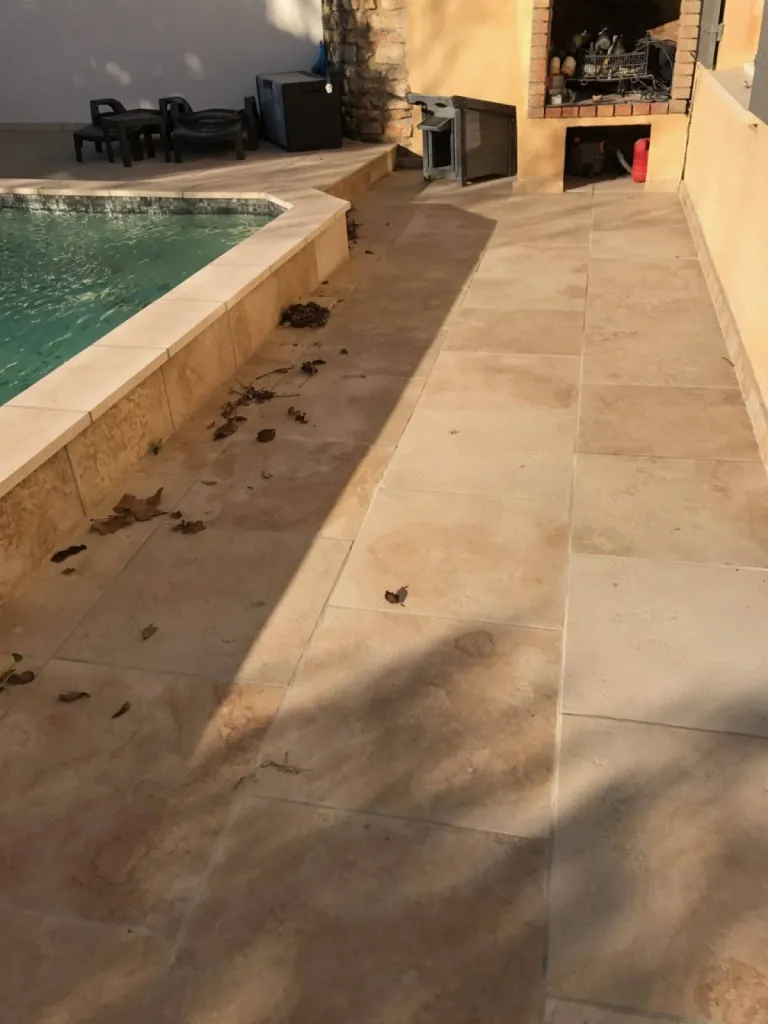 Terrasse dallage pierre à Nîmes entre Montpellier et Avignon 