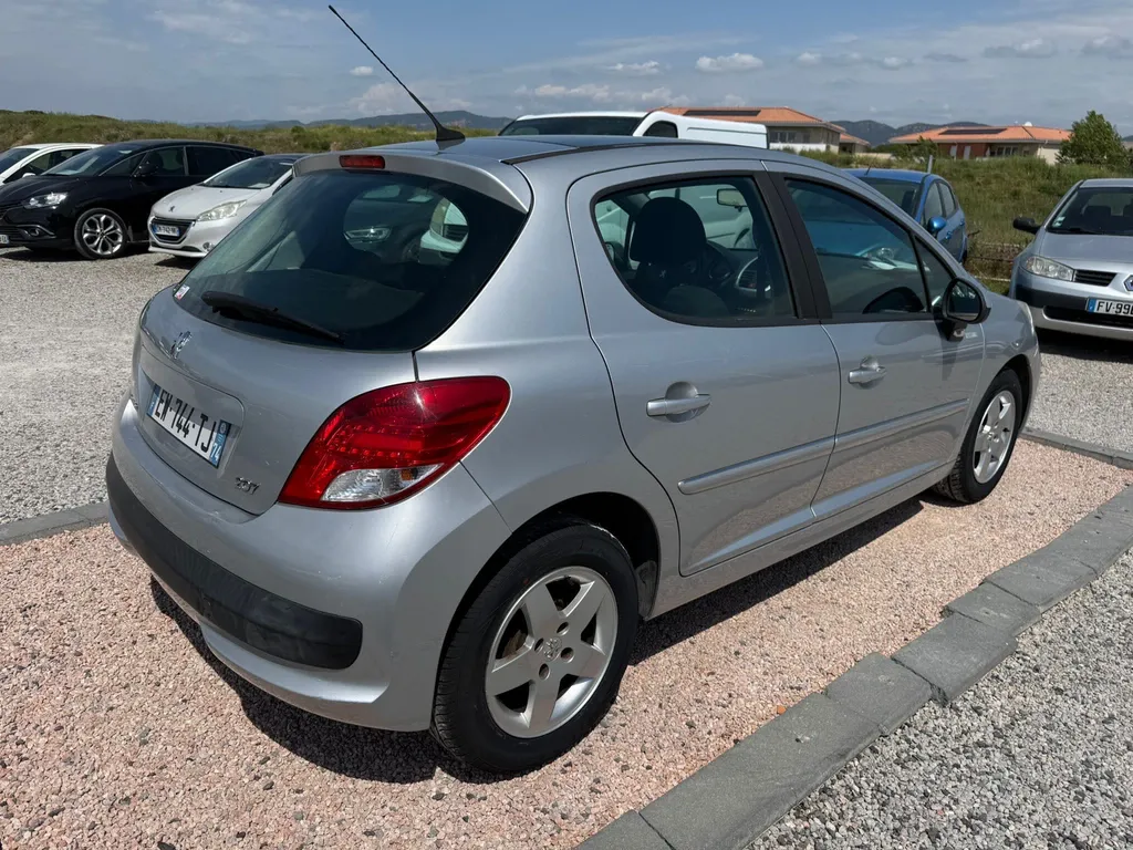PEUGEOT 207 série Millesim 200 1.4 VTI 95CV