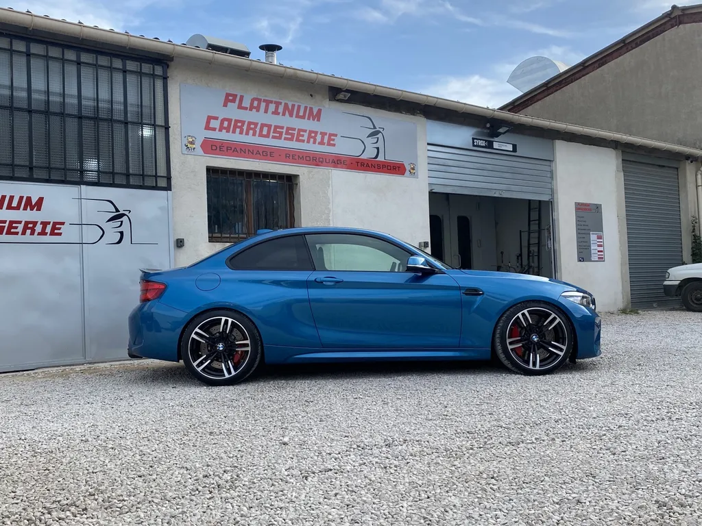 Personnalisation pour cette BMW M2 prêt de véhicule et franchise offerte proche d’Aubagne et de Marseille et on