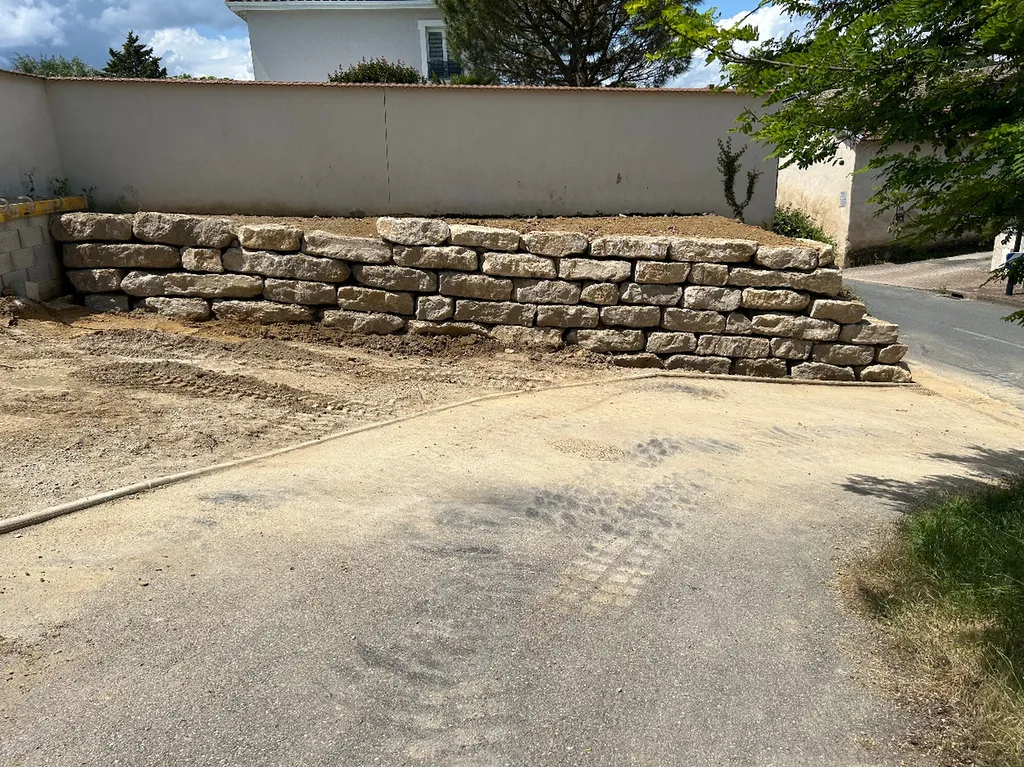 Entreprise de terrassement à Ambérieu-en-Bugey dans l'Ain : prix et devis pour un terrassement de 76 m2 chez un particulier