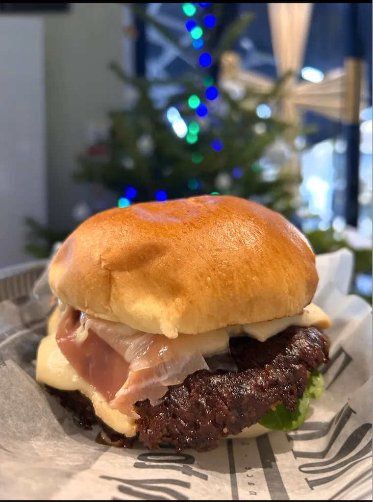 Beach boy vous propose did manger le raclette dans un burger - explosion de saveurs