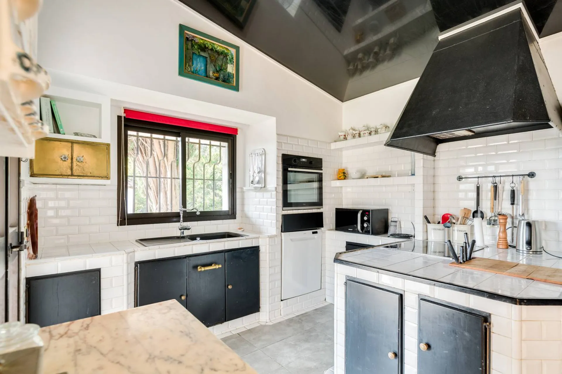 A vendre maison individuelle T4 de plain-pied Cassis  au calme, en campagne, avec piscine et vue mer