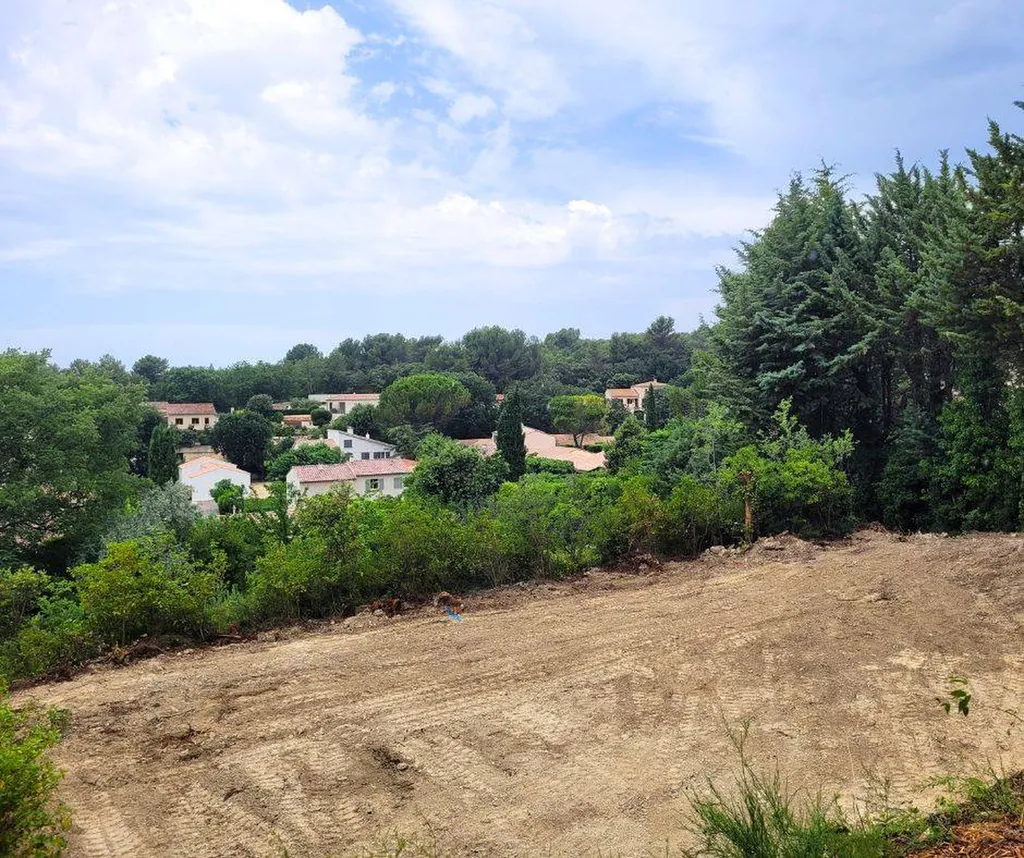 Terrain constructible à la vente sur la commune de Venelles dans les Bouches du Rhône