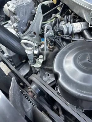 Nettoyage par cryogénie d’un moteur d’une Mercedes Classic 560 SEC à Saint- Avé dans le Morbihan près de Vannes