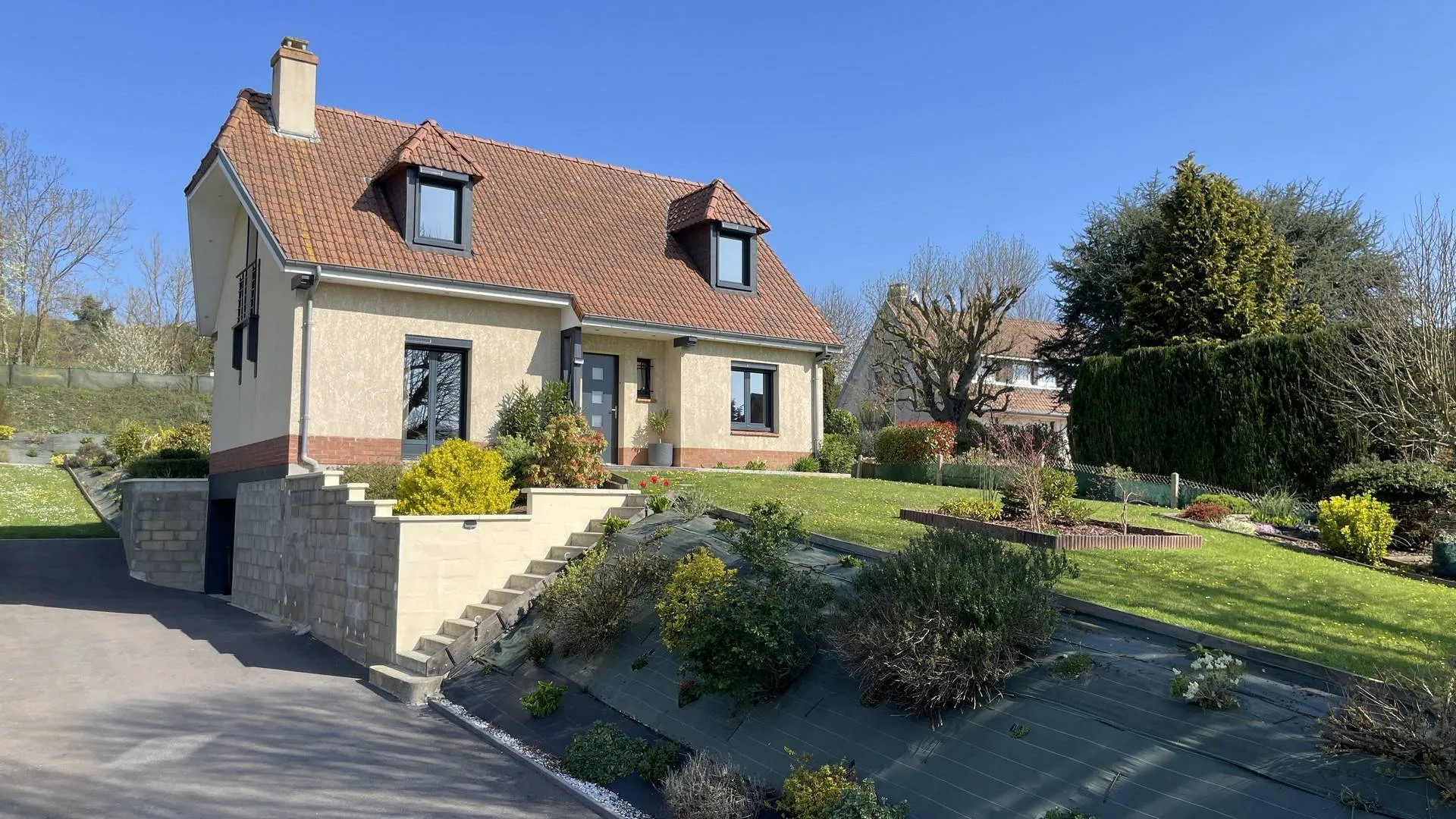 À vendre à Ancourt, proche Dieppe : Maison individuelle de 100 m² : Située à seulement quelques minutes de Dieppe, dans un environnement calme et verdoyant.