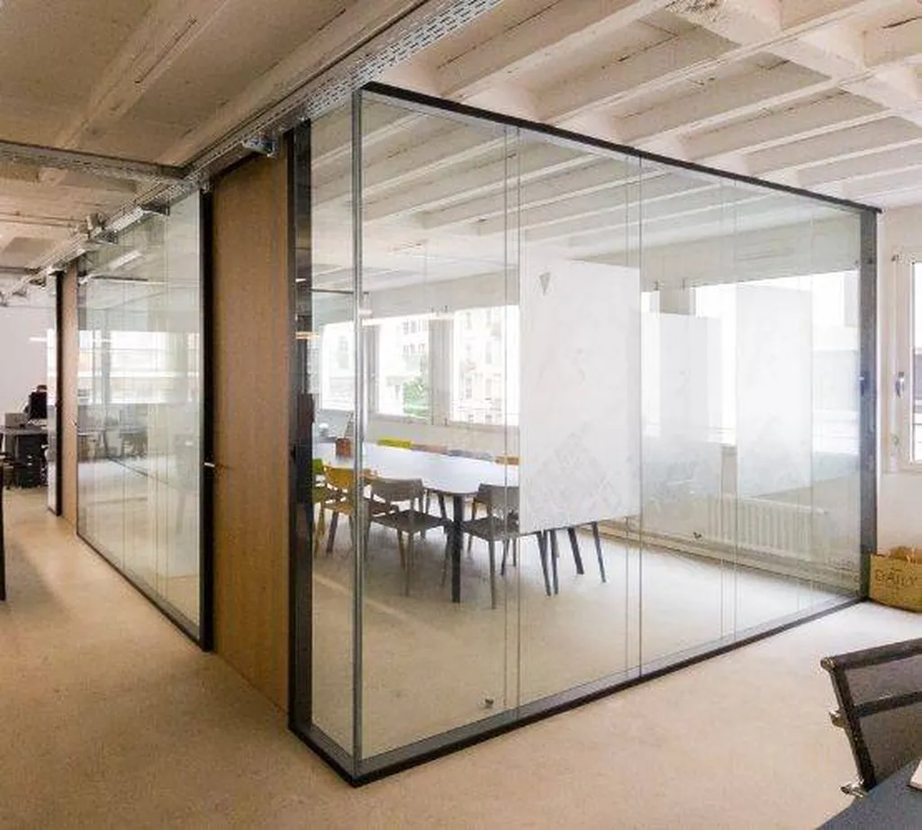 Cloison Vitrée toute hauteur porte stratifiée à Roissy