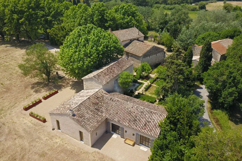 Saint-Rémy-de-Provence, exceptionnelle propriété agricole sur 11 hectares   