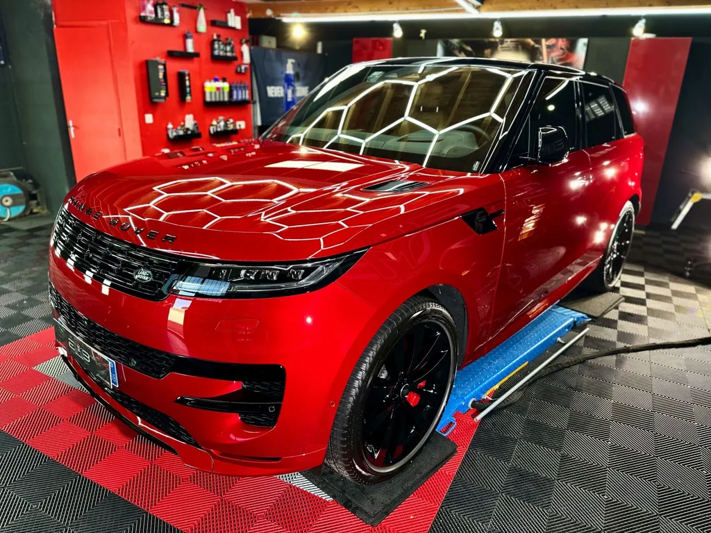 Polissage rénovation carrosserie spécialiste du traitement céramique sur lyon Range Rover sport 