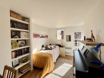 Grand appartement de 136M² avec un studio indépendant dans le centre ville Saint Germain En Laye .