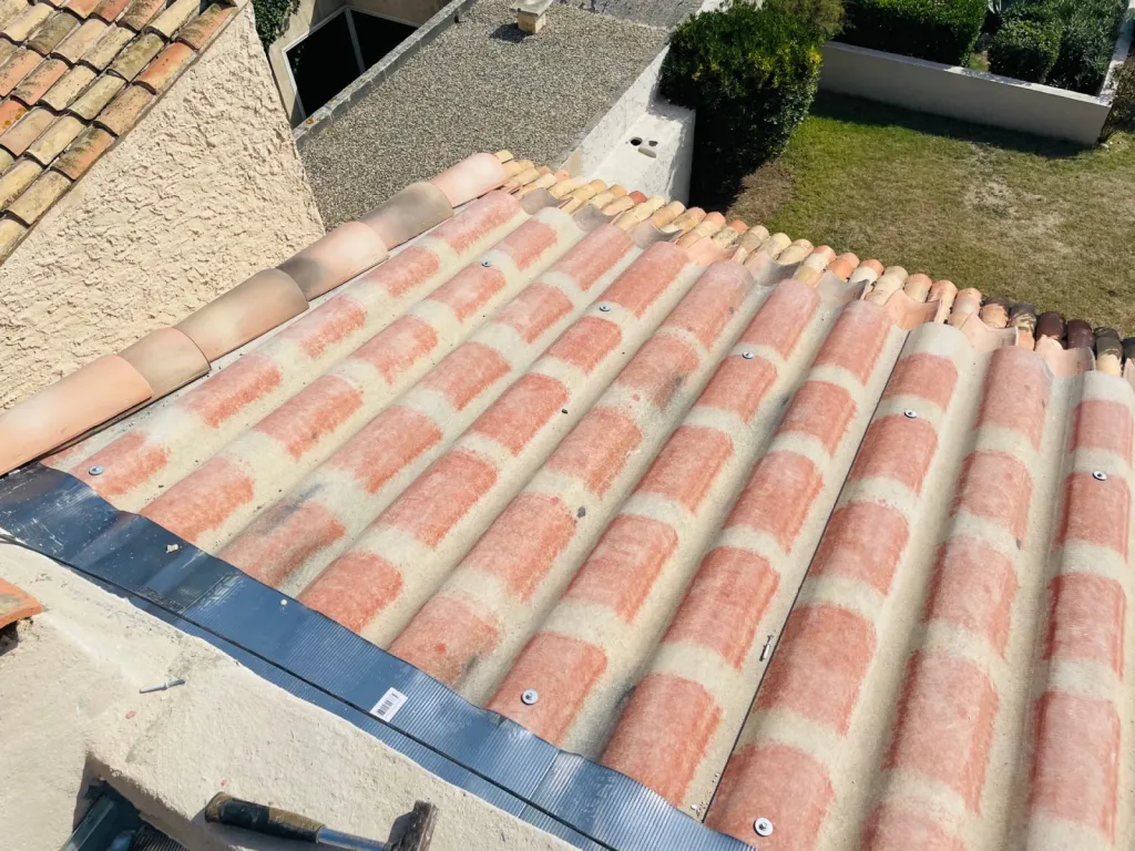 Réfection d’une toiture de maison en P.S.T Canal près de Aix en Provence.