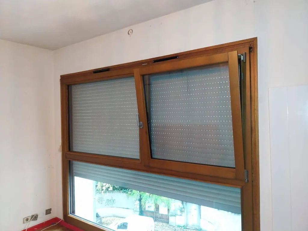Installation de fenêtres en bois d'eucalyptus et aluminium dans le 6ème arrondissement de Lyon : l'alliance parfaite entre esthétique et durabilité