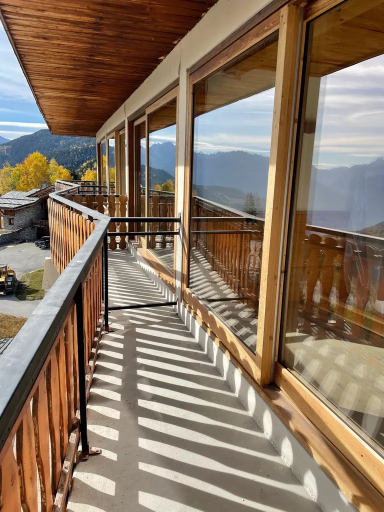 Installation fenêtres en bois mélèzes rustique à St François Longchamp