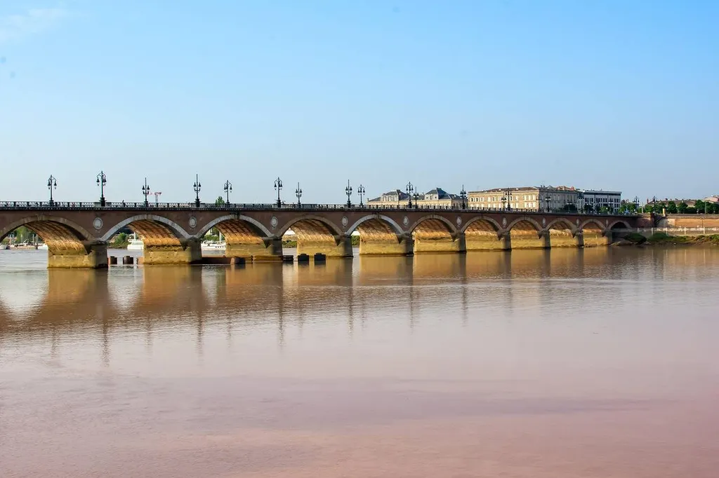 De passage à Bordeaux ? La balade en chaland, activité incontournable